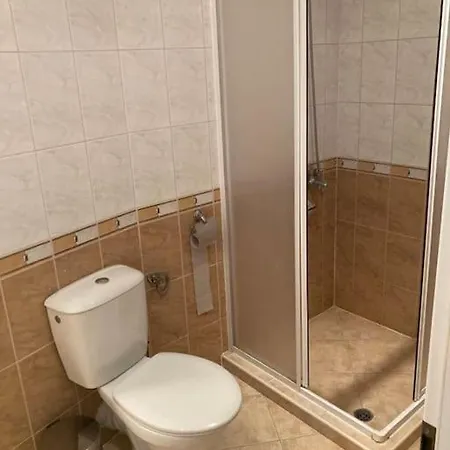 Flat 147 * Golden Sands