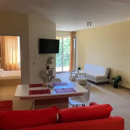 Flat 147 Golden Sands