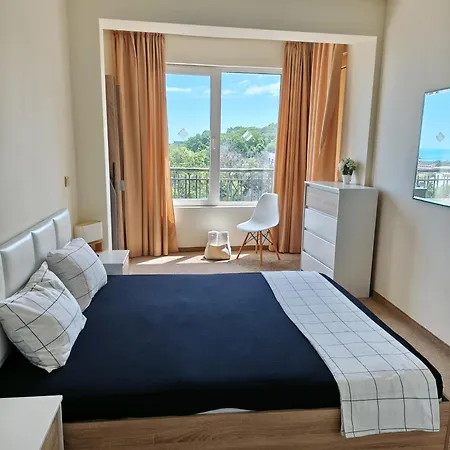 Flat 147 * Golden Sands